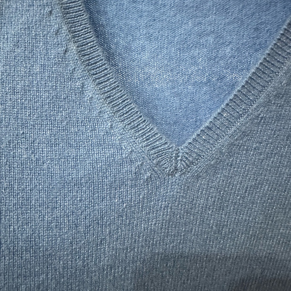 Ann Taylor Cashmere V-Neck Sweater size Large - Picture 7 of 7